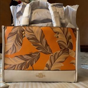 dempsey carryall with banana leaves print